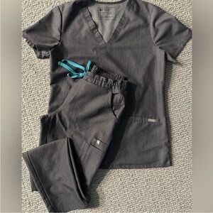 FIGS SRUB SET Yola Technical Collection Scrub Set Graphite Gray SIZE XS